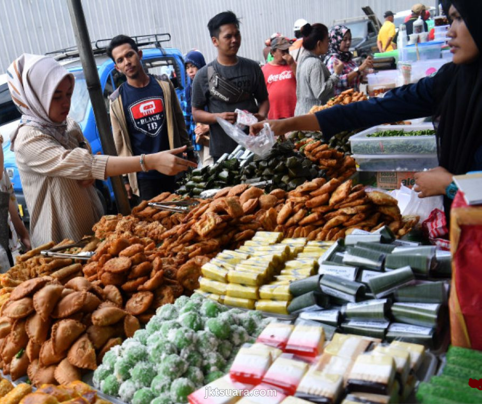 Suasana Jakarta Saat Bulan Puasa Kehidupan yang Berbeda