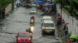 Curah Hujan Tinggi Sebabkan Banjir dan Longsor di Bandung