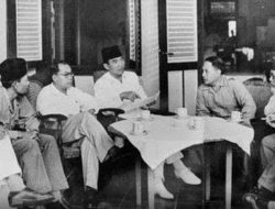 Sejarah Politik Indonesia: Dari Proklamasi ke Pemerintahan